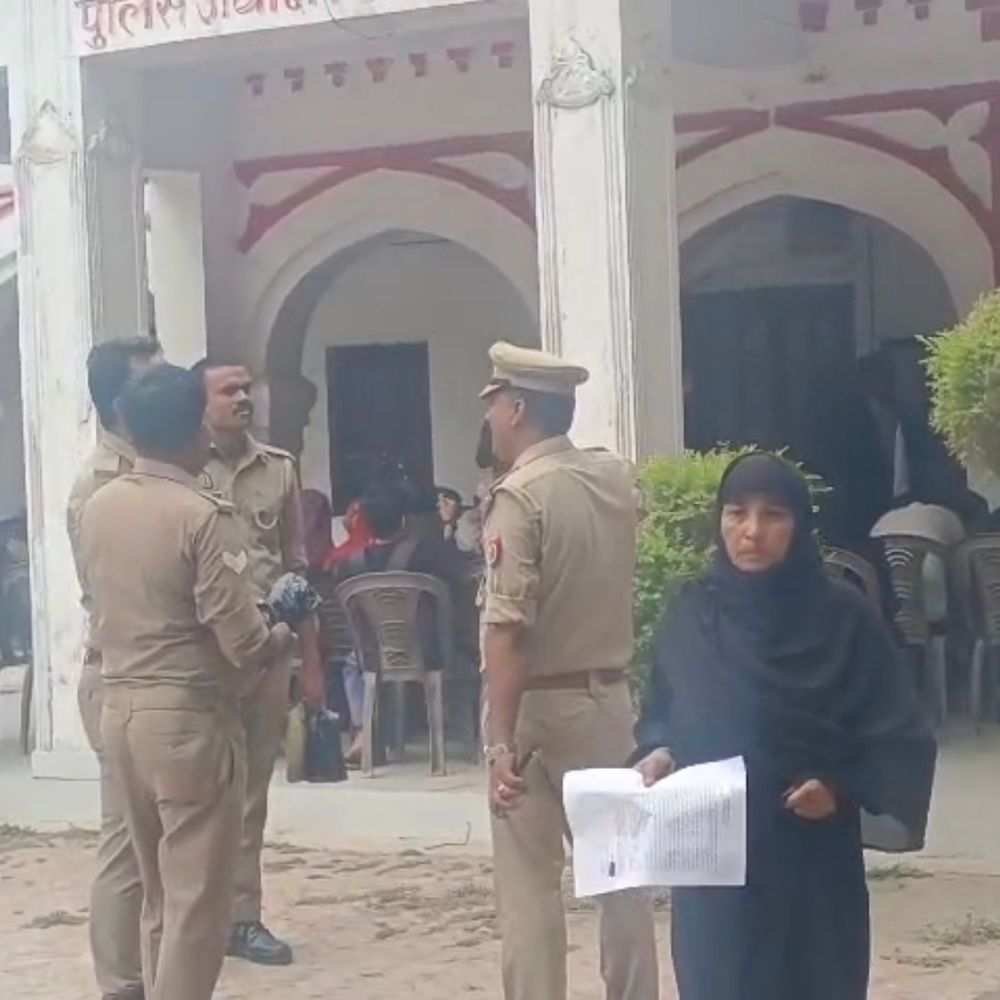 विधवा महिला ने बेटे पर दर्ज मुकदमे को बताया फर्जी:एसपी से की निष्पक्ष जांच की मांग, सीसीटीवी फुटेज का दिया हवाला