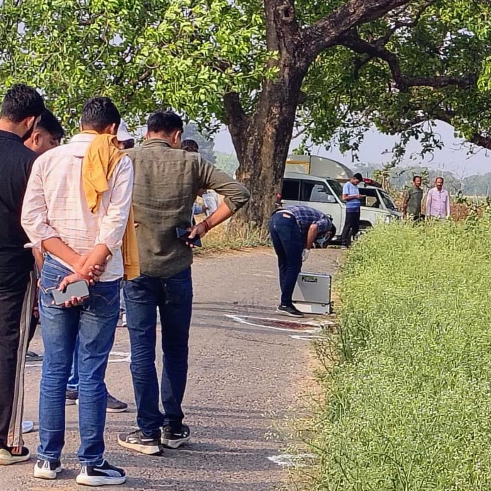 कौशांबी में पूर्व प्रधान को गोली मारी:मॉर्निंग वॉक के दौरान बाइक सवारों ने किया हमला, हालत गंभीर