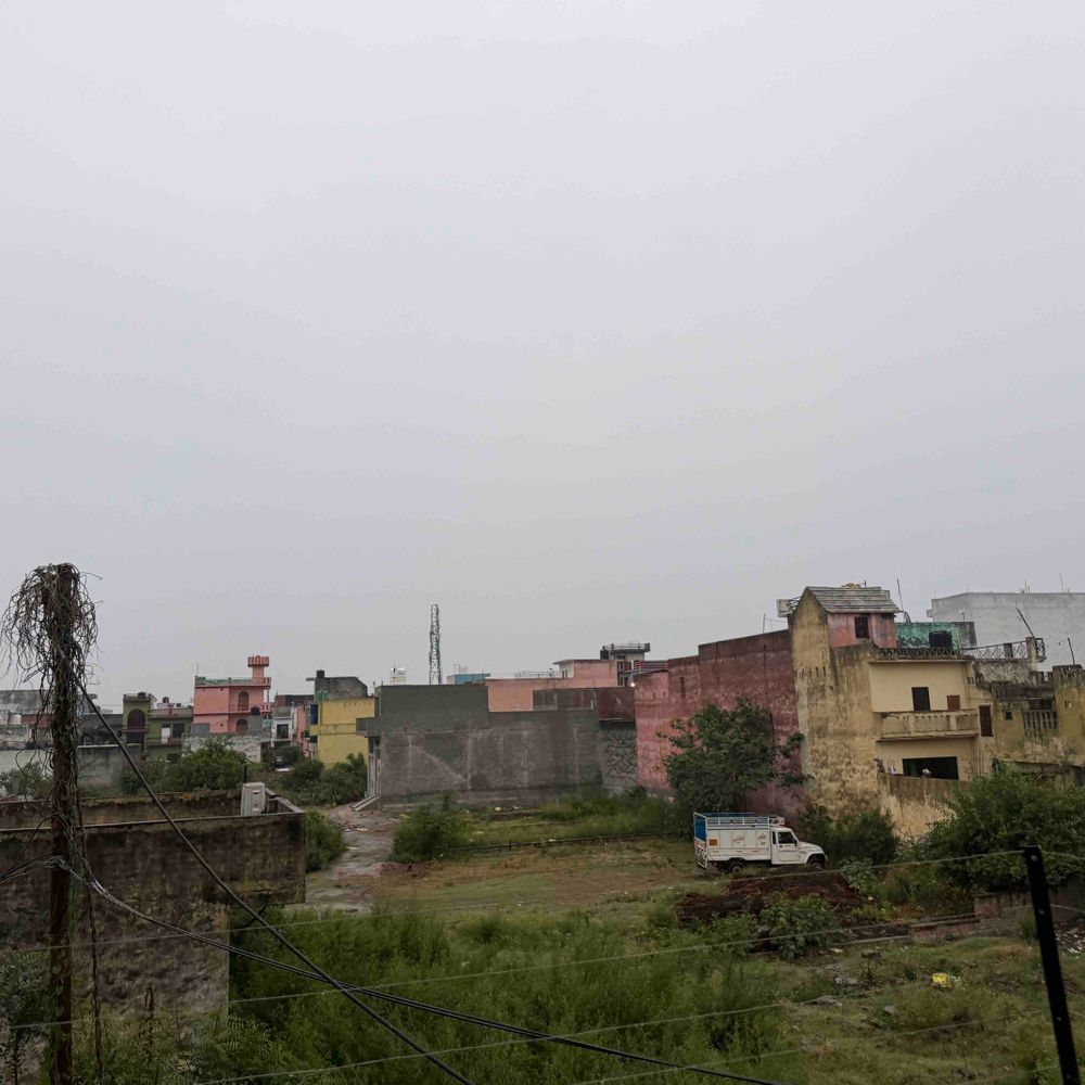 बुलंदशहर में झमाझम बारिश से बदला मौसम, गर्मी से राहत:3 घंटे की बारिश से तापमान में गिरावट; सड़कों पर जलभराव से आवागमन प्रभावित
