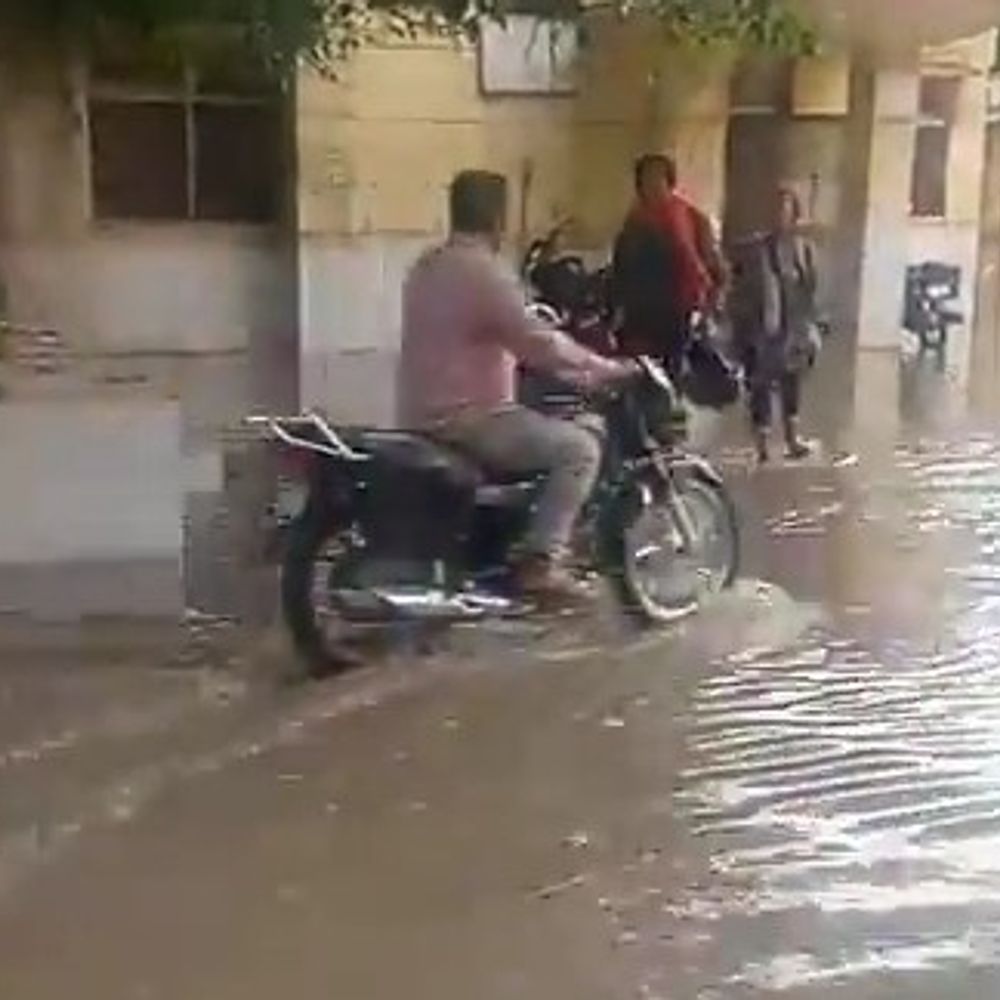 गोंडा मेडिकल कॉलेज में जलभराव:बारिश ने खोली व्यवस्था की पोल, एक्सरे और सीटी स्कैन करवाने वाले मरीजों को परेशानी
