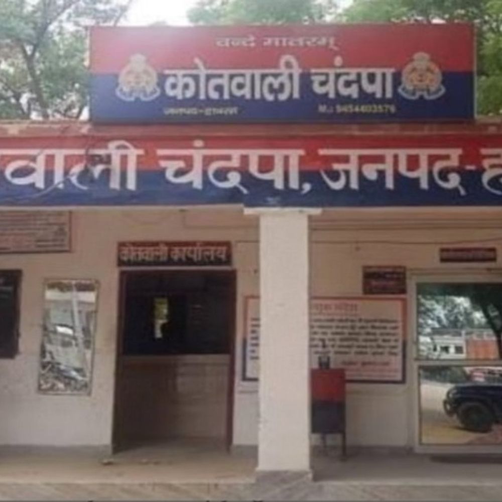 हाथरस में 5 हजार के लिए निर्वस्त्र भागा युवक:शर्त जीतने के लिए की शर्मनाक हरकत, पुलिस कर रही तलाश