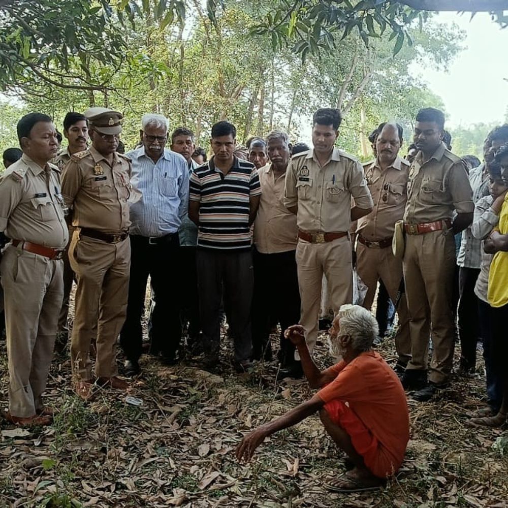 रायबरेली में पेड़ से लटका मिला युवक का शव:परिजनों ने हत्या की आशंका जताई, पुलिस जांच में जुटी