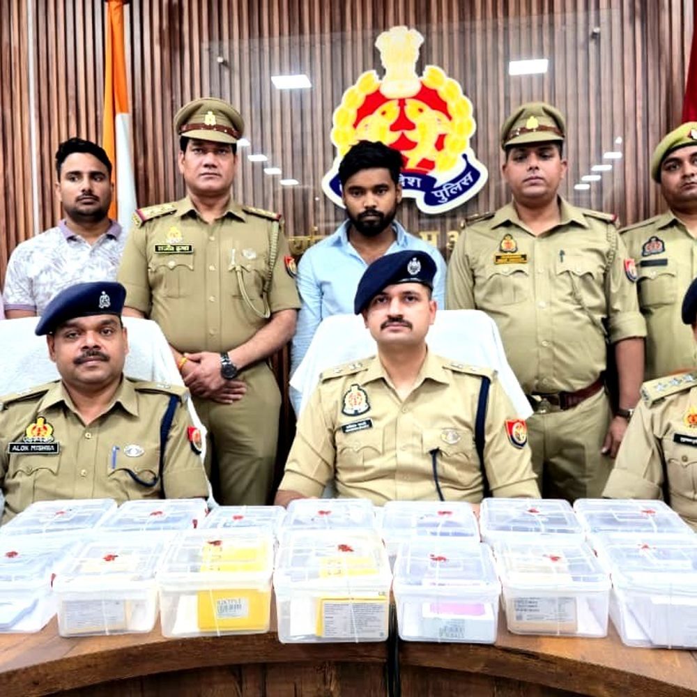 ऑनलाइन ठगी करने वाला अंतरराज्यीय जालसाज गिरफ्तार:14 एंड्रॉयड मोबाइल और नकदी बरामद, फोन हैक कर करते थे ठगी