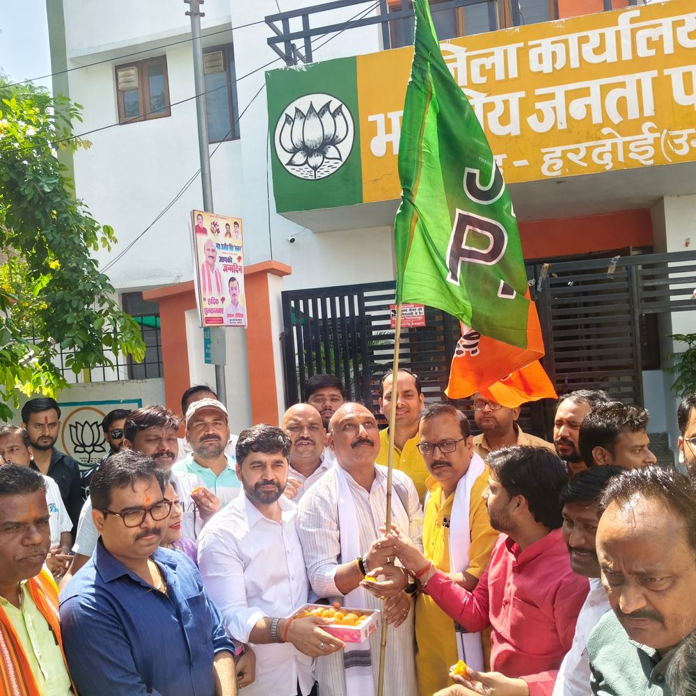 पश्चिम-बंगाल में भाजपा की जीत पर कार्यकर्ताओं ने मनाया जश्न:हरदोई जिलाध्यक्ष अजीत सिंह बोले- बंगाल को जंगलराज से मुक्ति मिली