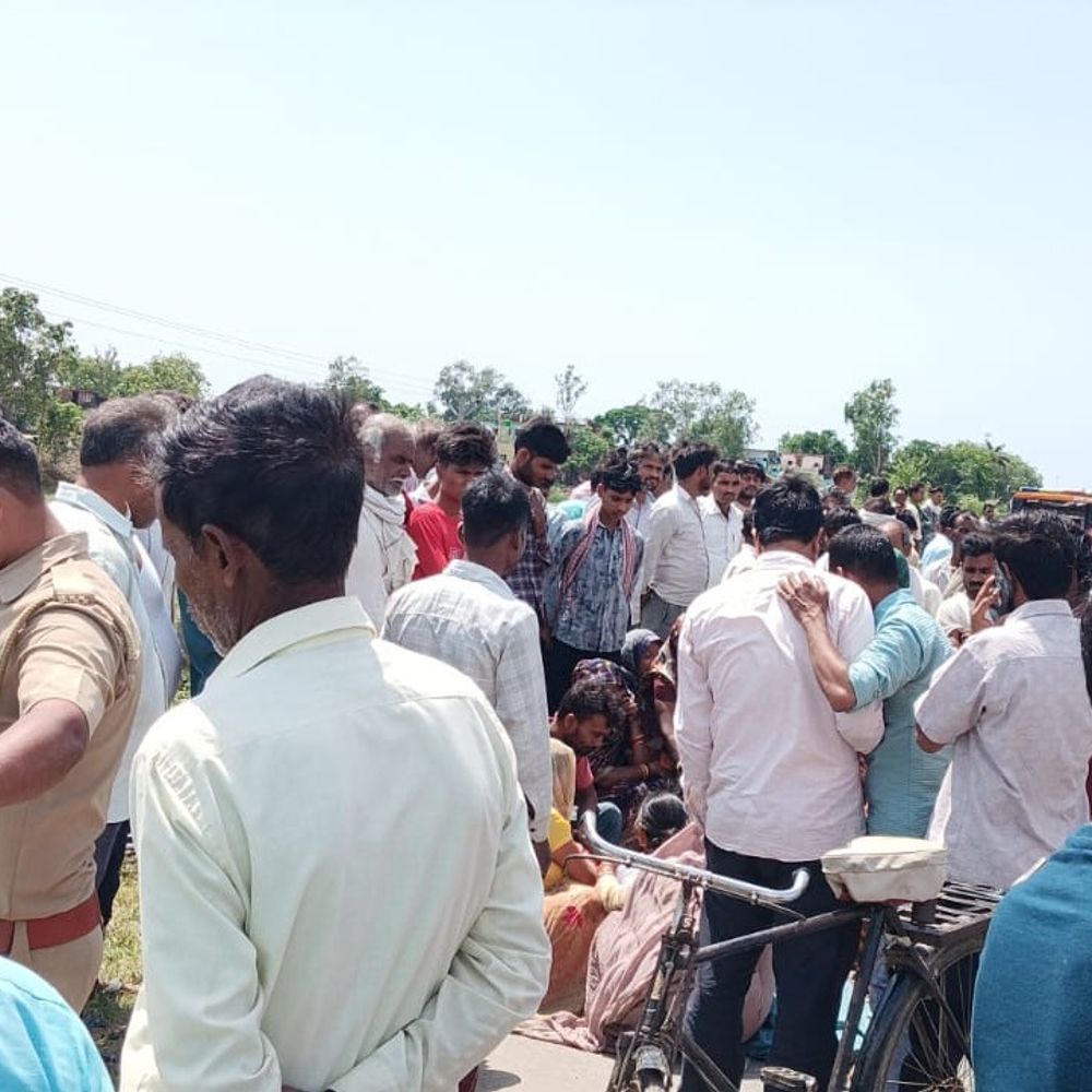 हरदोई में दो बाइकों की आमने-सामने टक्कर:एक युवक की मौत, दो गंभीर घायल; लखनऊ-दिल्ली पर हुआ हादसा
