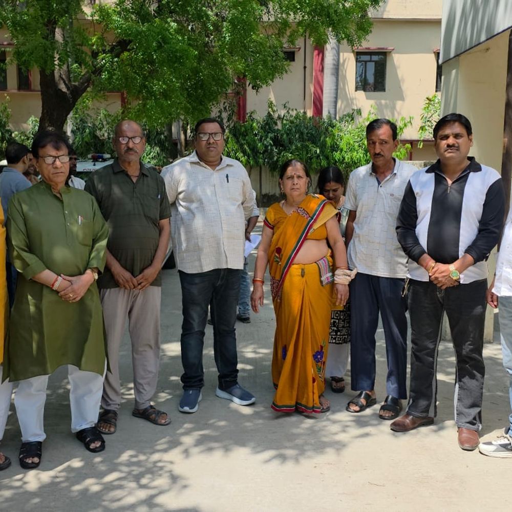 SSP ऑफिस पहुंचा पीड़ित परिवार:धाराएं बढ़ाने और सुरक्षा की गुहार, दबंग हमलावर से जान का खतरा बताया
