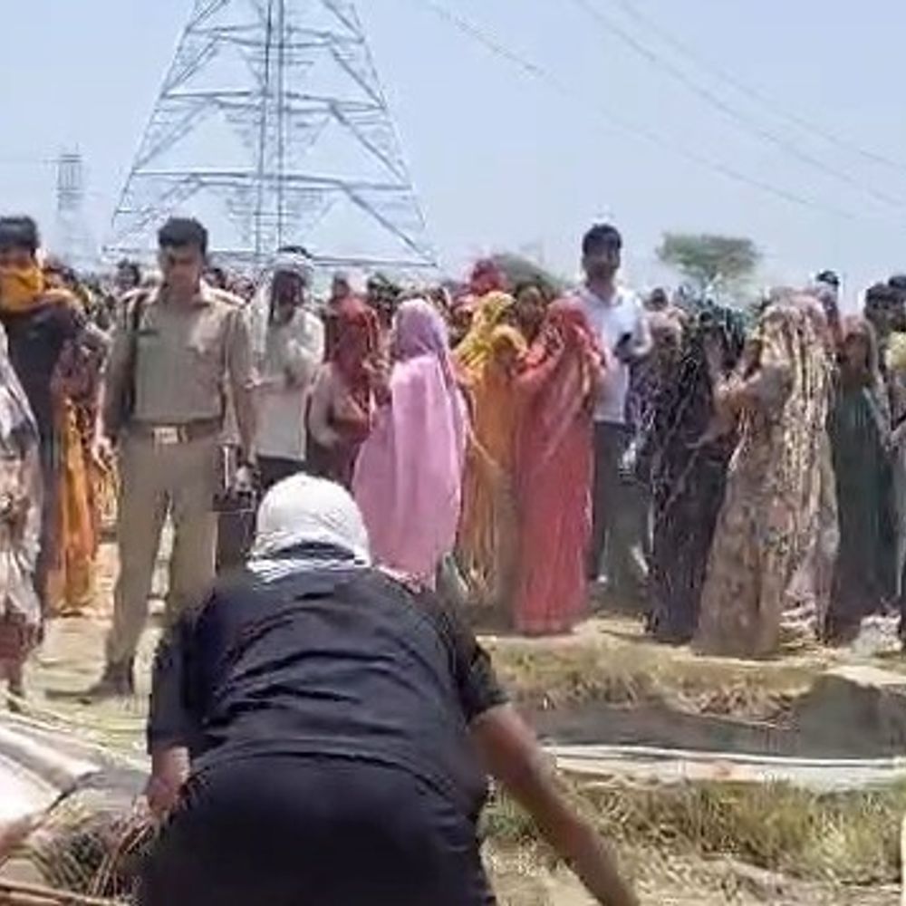 इटावा में लापता युवक का शव कुएं में मिला:सात दिन से लापता था युवक, तेज बदबू आने पर पता चला