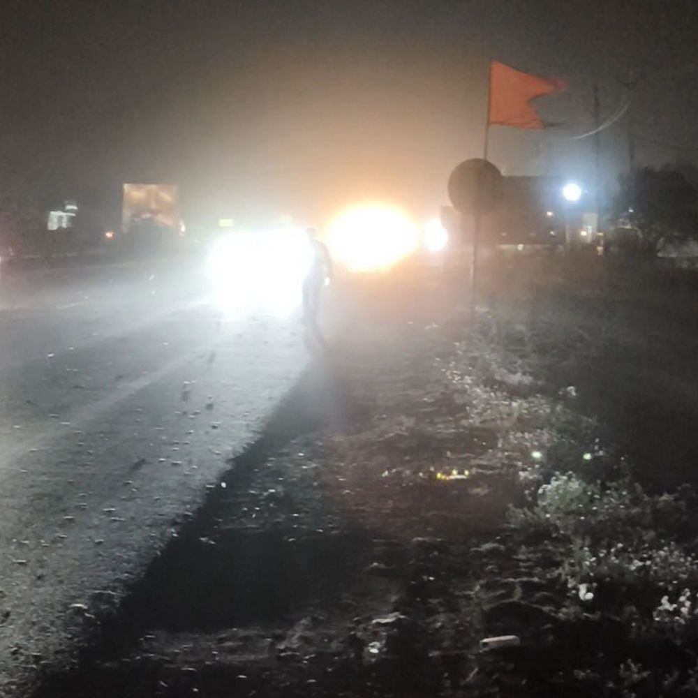 देवास में रात 8 बजे धूल भरी आंधी चली:  तेज हवा से बिजली गुल, डीपी फॉल्ट बढ़े, बाइक सवार परेशान हुए – Dewas News