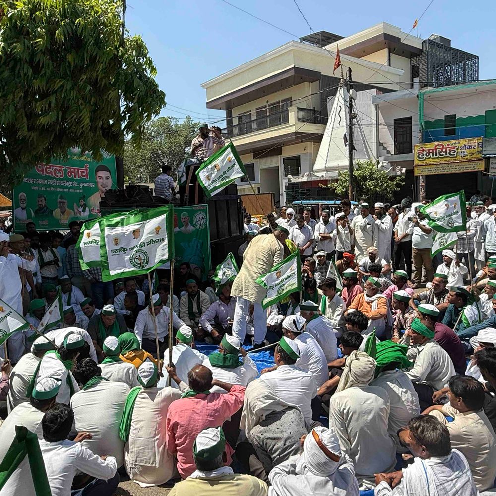 किसान यूनियन ने बुलंदशहर में प्रदर्शन किया:कई मांगों को लेकर जिलाधिकारी को ज्ञापन सौंपा, आंदोलन की चेतावनी