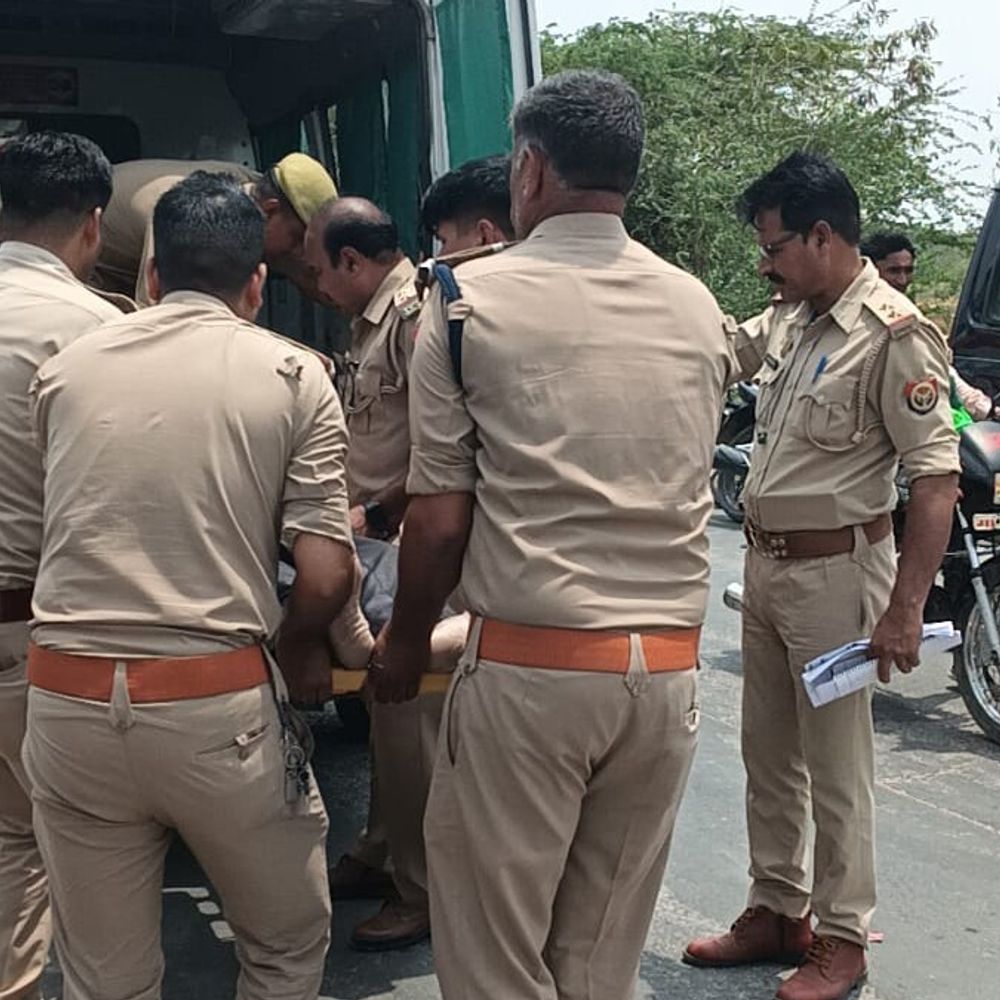 जालौन में डंपर की टक्कर से रिटायर लेखपाल की मौत:बैंक से पेंशन निकालकर लौटते समय हुआ हादसा, डंपर जब्त