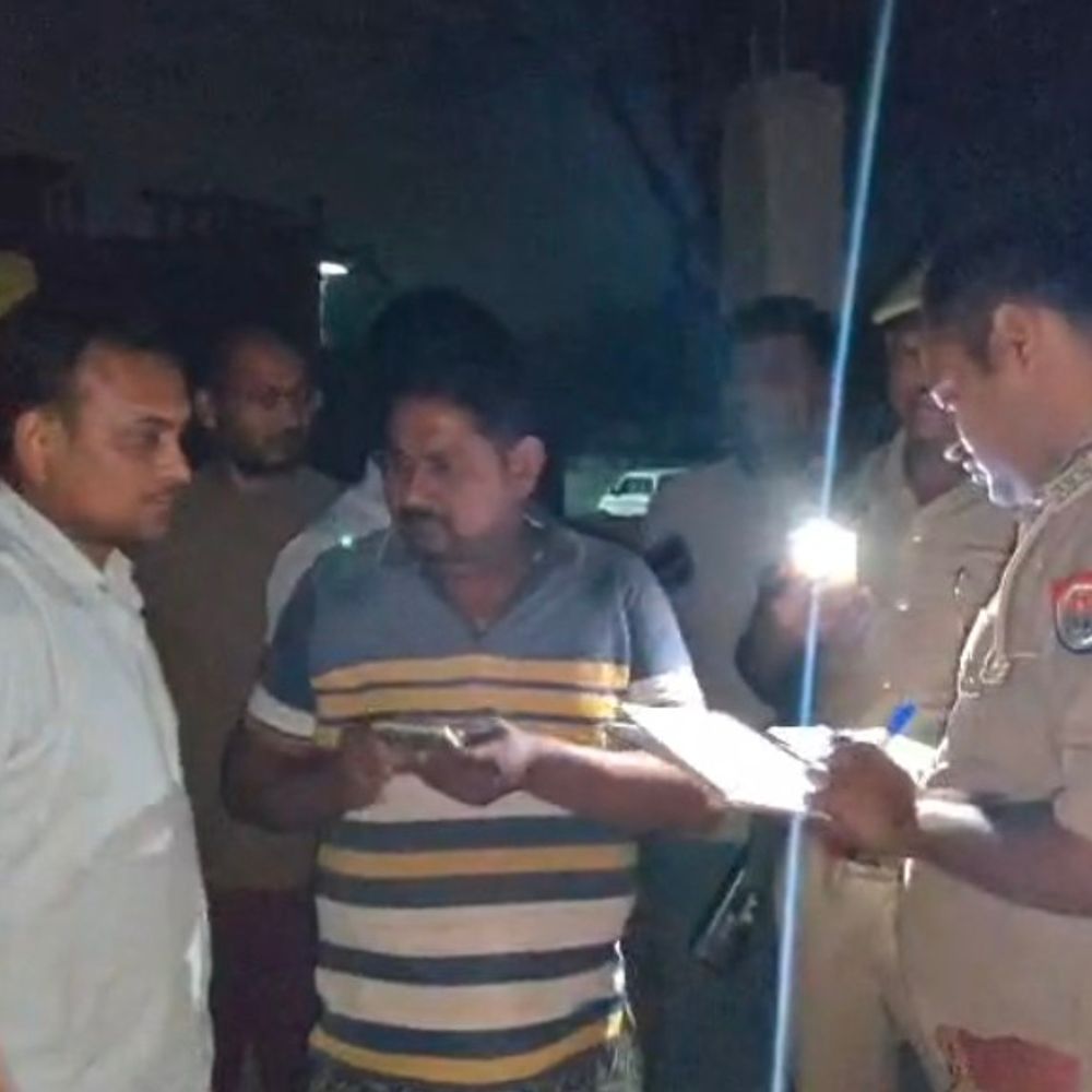 कौशांबी में व्यापारी से लिफ्ट के बहाने लूट:निर्माणाधीन मकान में बंधक बनाकर 25 हजार लूटे, एसपी ने टीमें गठित कीं