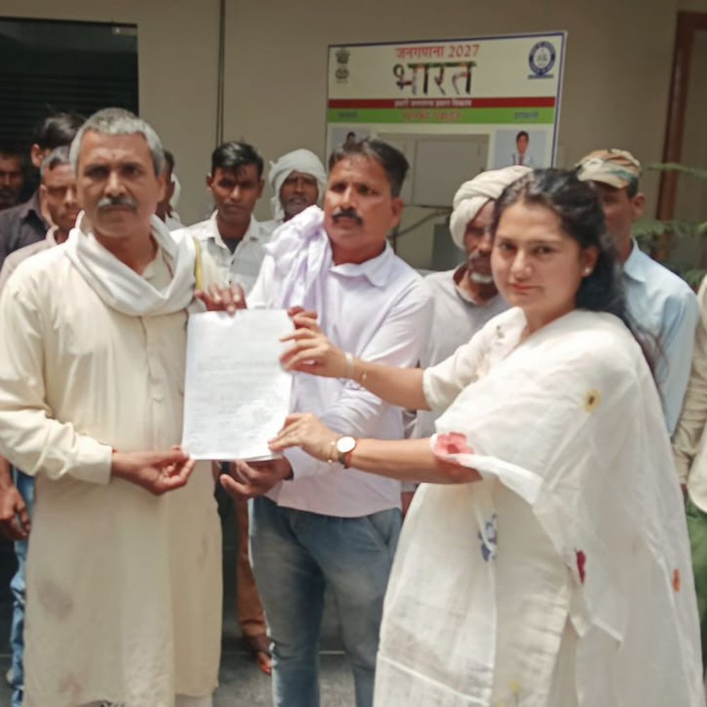 शामली में ईंट भट्ठा मजदूरों का प्रदर्शन:मुख्यमंत्री के नाम जिलाधिकारी को सौंपा ज्ञापन