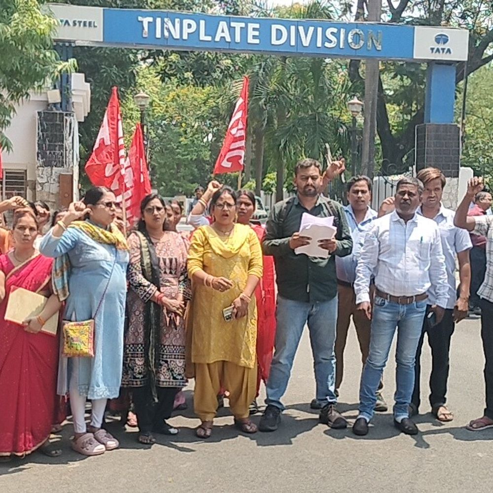 मजदूरों का टिनप्लेट कंपनी गेट पर प्रदर्शन:  बकाया भुगतान और नौकरी की मांग, डिमांड पूरी ना होने पर व्यापक आंदोलन करने की चेतावनी – Jamshedpur (East Singhbhum) News