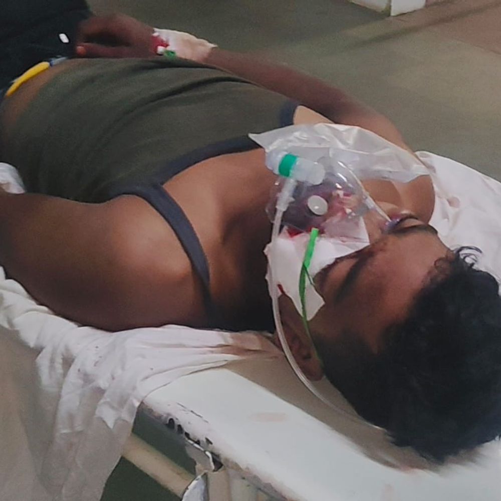 बैतूल में वाहन ने युवकों को मारी टक्कर:एक की मौत, दूसरा युवक गंभीर, भोपाल रेफर; बारात से लौट रहे थे
