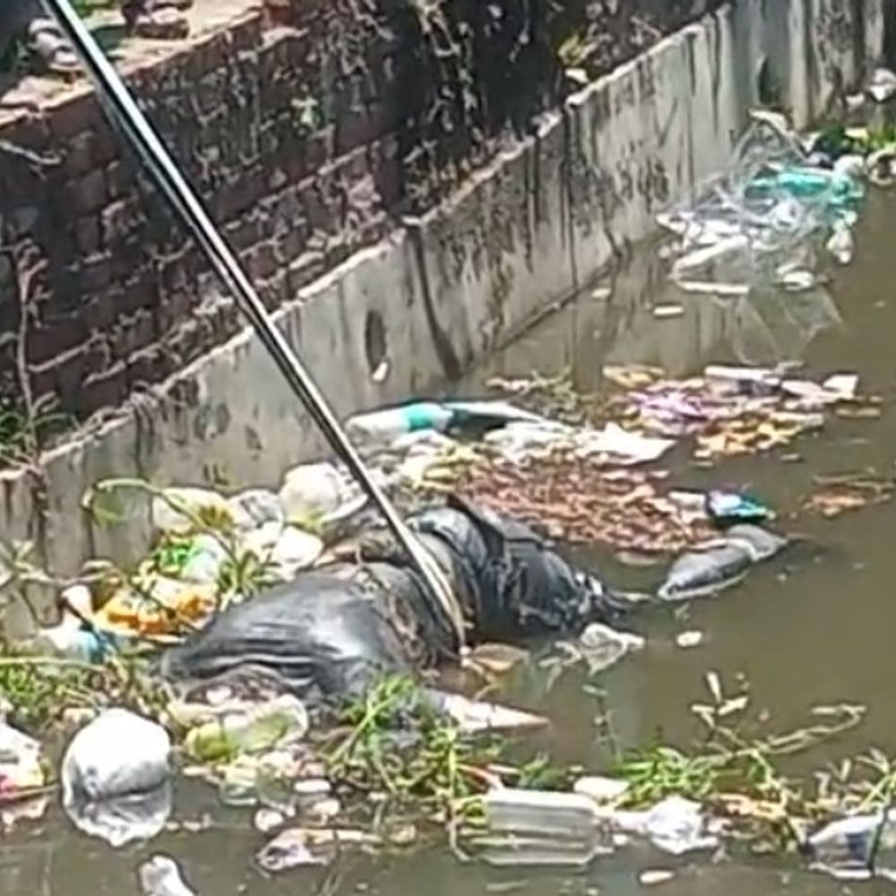 मुरादाबाद में नाले में मिला लापता युवक का शव:मौत के कारणों का नहीं चल पाया पता, परिजन ने की जांच की मांग
