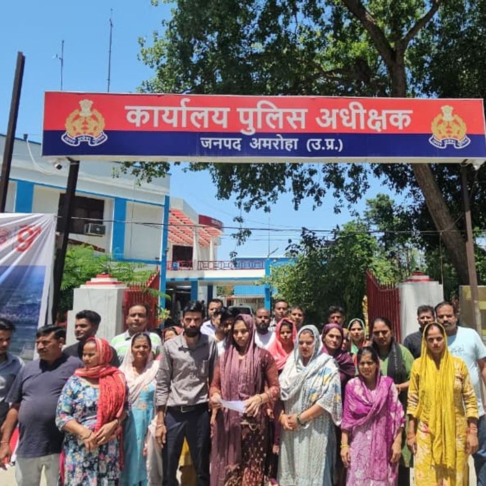 अमरोहा में 16 साल का युवक लापता:परिजन पड़ोसी पर लगा रहे आरोप, एसपी से की बरामदगी की मांग