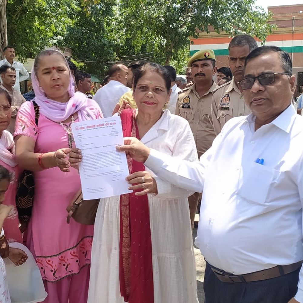 आंगनबाड़ी महिलाओं का प्रदर्शन, जनगणना ड्यूटी में बदलाव की मांग:SIR-BLO कार्य के भुगतान और बच्चों की छुट्टी की भी अपील