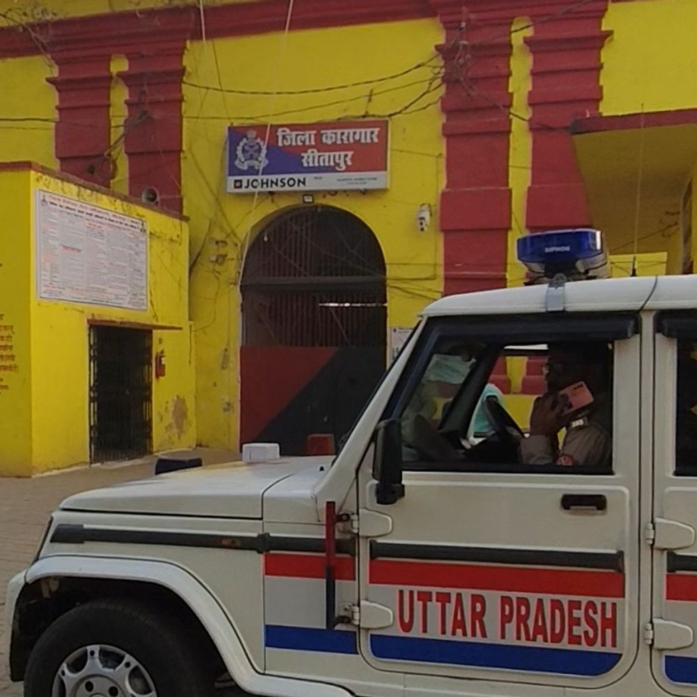 जेल की आटा-चक्की में बंदी ने फंदा लगाकर जान दी:सीतापुर जिला कारागार में पत्नी की हत्या के आरोप में एक महीने से बंद था