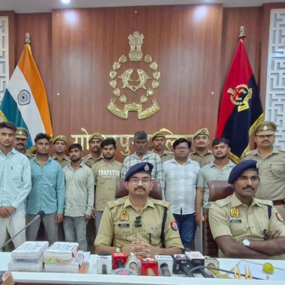गोरखपुर में बिच्छू गैंग के सात बदमाशों को दबोचा:रेलवे स्टेशन और बस स्टेशन पर बैग काटकर करते थे चोरी, व्हाट्सएप से बात करते थे