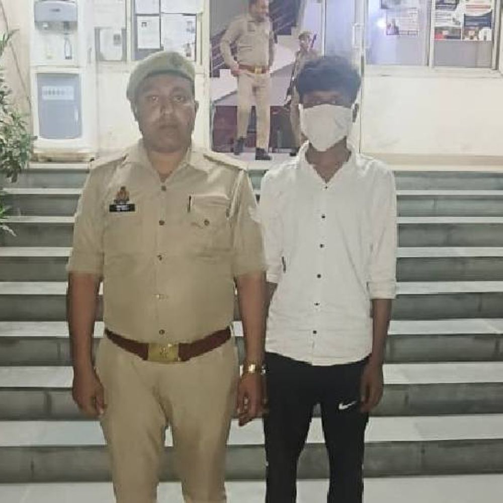 नोएडा में विवाद में तीन ने किशोर को पीटा VIDEO:कपड़े उतरवाकर बनाया वीडियो, वायरल किया, जान से मारने की धमकी, एक गिरफ्तार