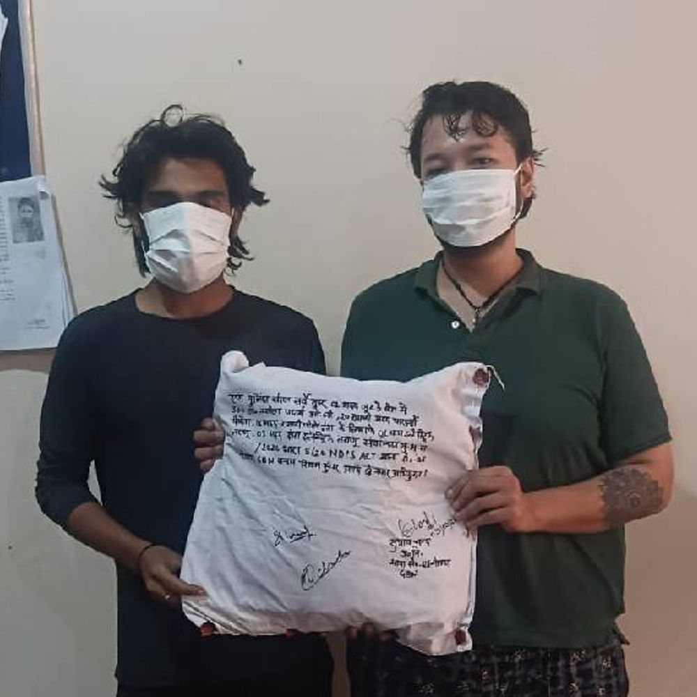 नोएडा में ड्रग रैकेट का भंडाफोड़:2 तस्कर गिरफ्तार, 500 ग्राम विदेशी गांजा बरामद; छात्रों को करते थे टारगेट