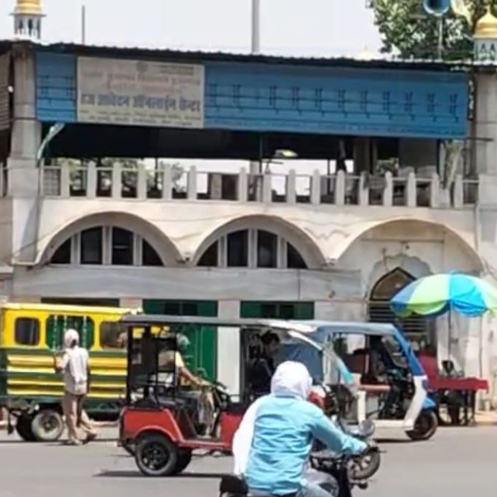 प्रयागराज की संगमरमर मस्जिद पर बुलडोजर एक्शन पर रोक:हाईकोर्ट ने यथास्थिति का निर्देश दिया, 15 मई को होगी सुनवाई