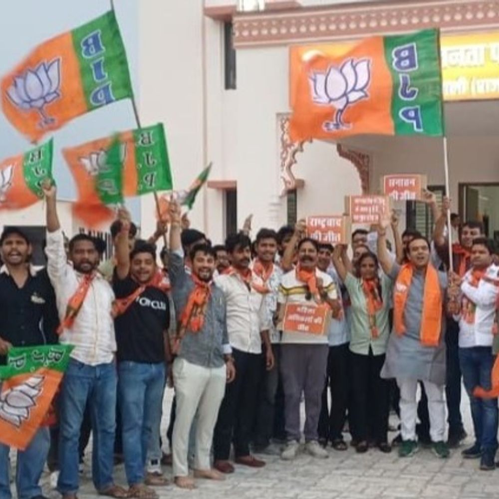 भाजपाईयों ने आतिशबाजी, खिलाई एक-दूजे को जालमुरी:  पश्चिम बंगला-असम में भाजपा को बहुमत मिलने की जताई खुशी – Pali (Marwar) News