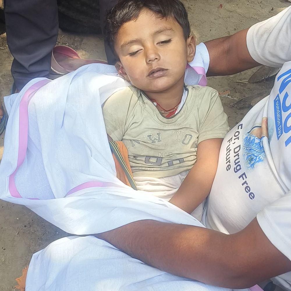 माता बसैया में हाईटेंशन तार गिरने से मासूम की मौत:5 बहनों के इकलौते भाई पर गिरा 11KV का तार; खेत पर खेल रहा था