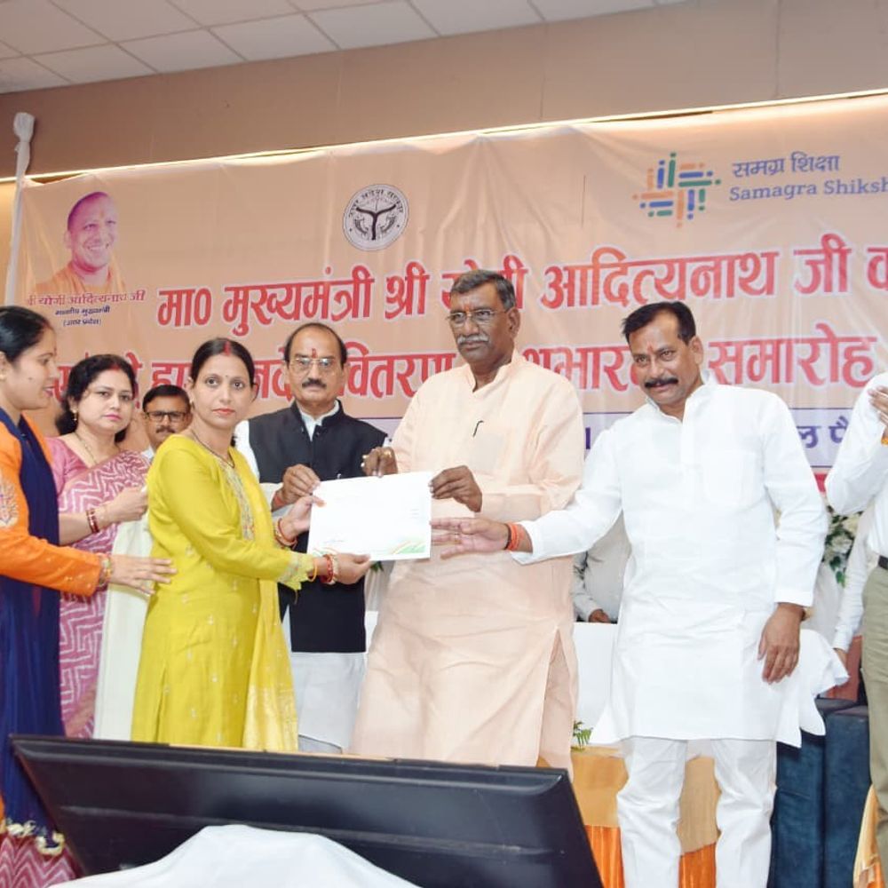 लखीमपुर में 3,191 शिक्षामित्रों को बढ़ा मानदेय मिला:राज्यमंत्री सुरेश राही ने खातों में राशि ट्रांसफर कर सम्मानित किया