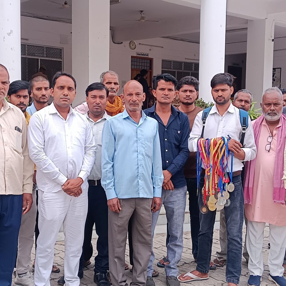 बस्ती के युवक की पुणे में पोल गिरने से मौत:मरीन इंजीनियरिंग की पढ़ाई करता था, संस्थान पर लापरवाही का आरोप