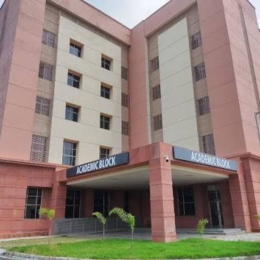 मेडिकल कॉलेज निर्माण में 4 लाख की धोखाधड़ी का आरोप:सुल्तानपुर में कोर्ट के आदेश पर 3 निर्माण कंपनियों के खिलाफ केस दर्ज