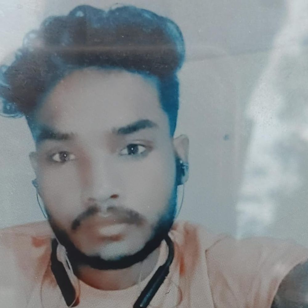 कौशांबी में स्कूली बस की टक्कर से युवक की मौत:बच्चों को लेने जा रही बस ने बाइक सवार को मारी टक्कर, बाइक क्षतिग्रस्त