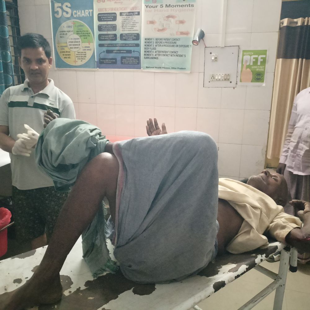 मिर्जापुर के जमालपुर में ट्रैक्टर-ट्रॉली ने वृद्ध को मारी टक्कर:ओड़ी पुल के पास गंभीर हादसा, वाराणसी ट्रॉमा सेंटर रेफर