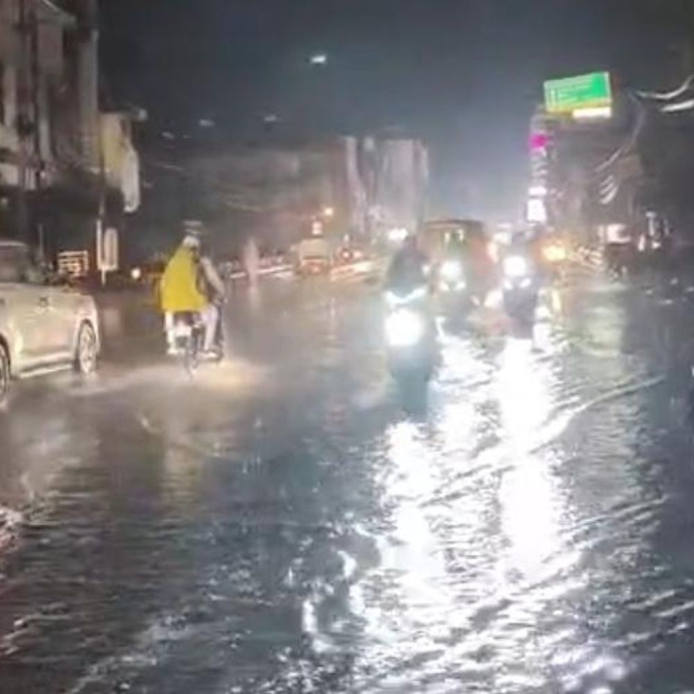 कोरबा में आंधी-तूफान, तेज बारिश से जनजीवन प्रभावित:  मुख्य सड़कों पर पानी भरा, कई इलाकों में बिजली गुल, तापमान में गिरावट दर्ज – Korba News