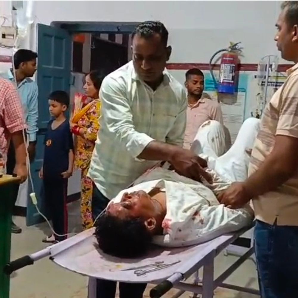 ट्रक ने बारातियों को मारी टक्कर, एक की मौत:रायबरेली में शादी समारोह की अगवानी में जा रहे तीन गंभीर घायल, अस्पताल में भर्ती