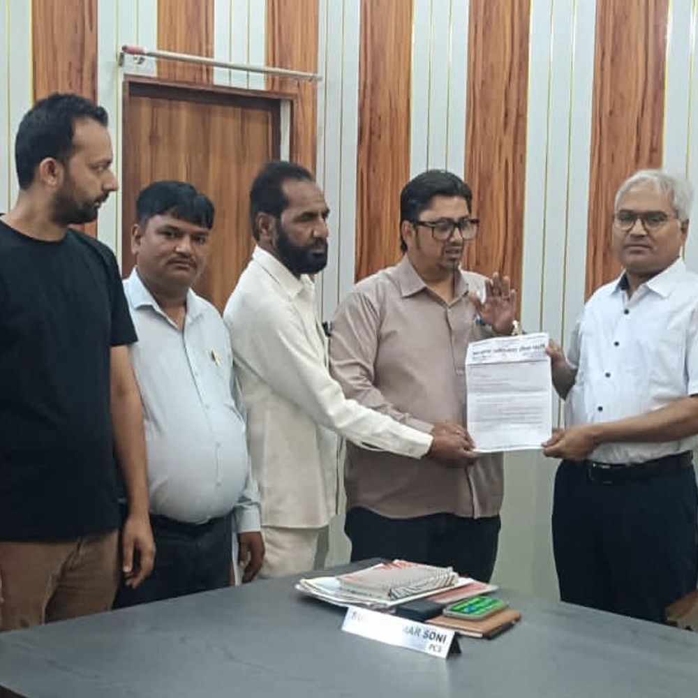 आजाद अधिकार सेना ने गैस आपूर्ति सुधार की मांग की:संभल में राष्ट्रपति को संबोधित ज्ञापन सौंपा, जनजागरूकता कार्यक्रम आयोजित किया