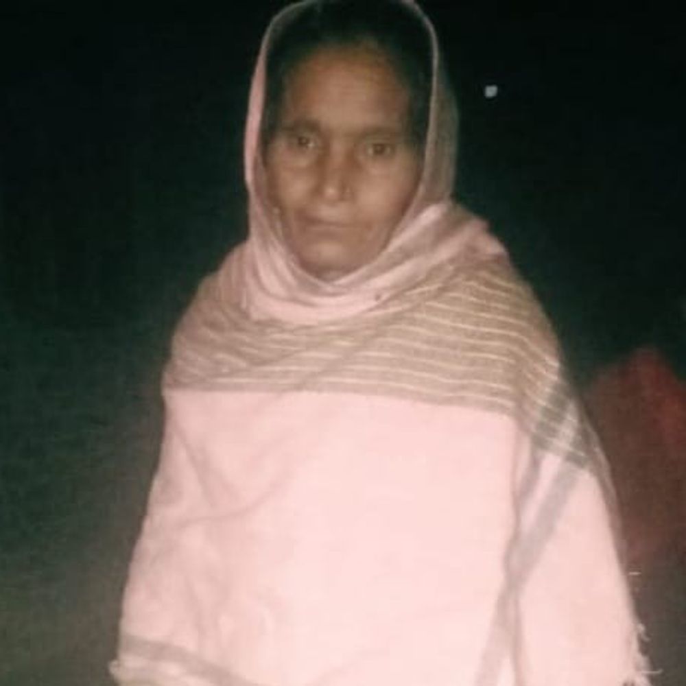 बदायूं में बोलेरो की टक्कर से महिला की मौत:भतीजी की शादी में शामिल होने ई-रिक्शा से जा रहे थे, 10 दिन से चल रहा था इलाज