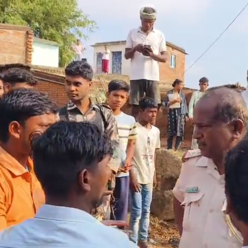 जमुई में युवक की मौत के बाद ग्रामीण भड़के:  2 दरोगा को एक घंटे बंधक बनाया; कहा- पुलिस ने ड्राइवर को पकड़ने के बाद छोड़ा – Jamui News
