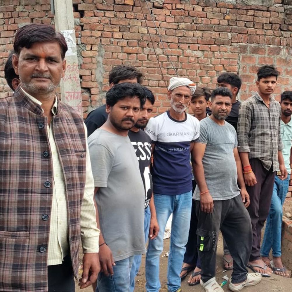 महाराणा प्रताप शोभायात्रा पर पुलिस-प्रशासन का हस्तक्षेप:एटा में बिना अनुमति निकालने की योजना, अधिकारियों ने ग्रामीणों को समझाया