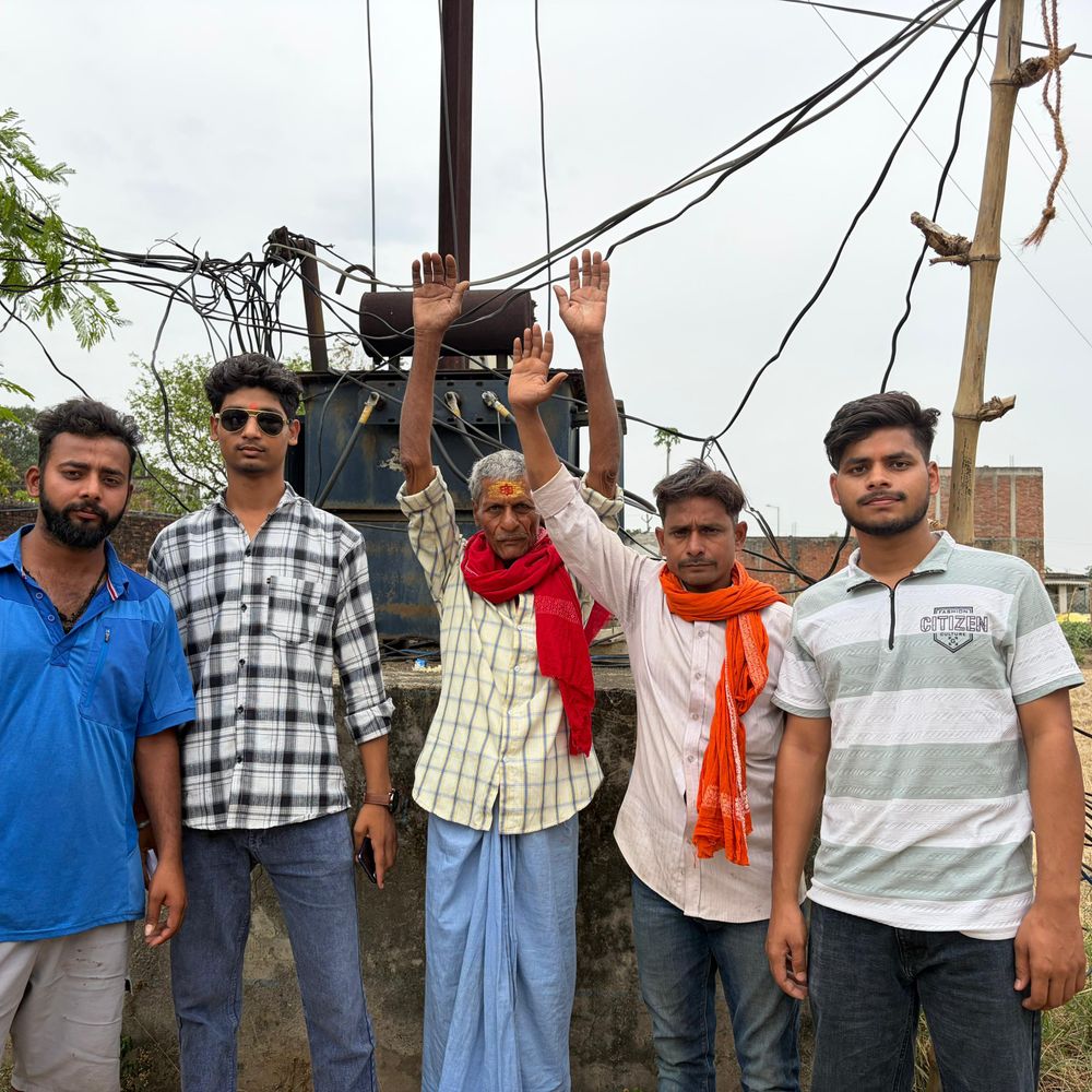 जौनपुर में स्मार्ट मीटर के खिलाफ ग्रामीणों का प्रदर्शन:बढ़े हुए बिजली बिलों को लेकर बिजली विभाग से नाराजगी
