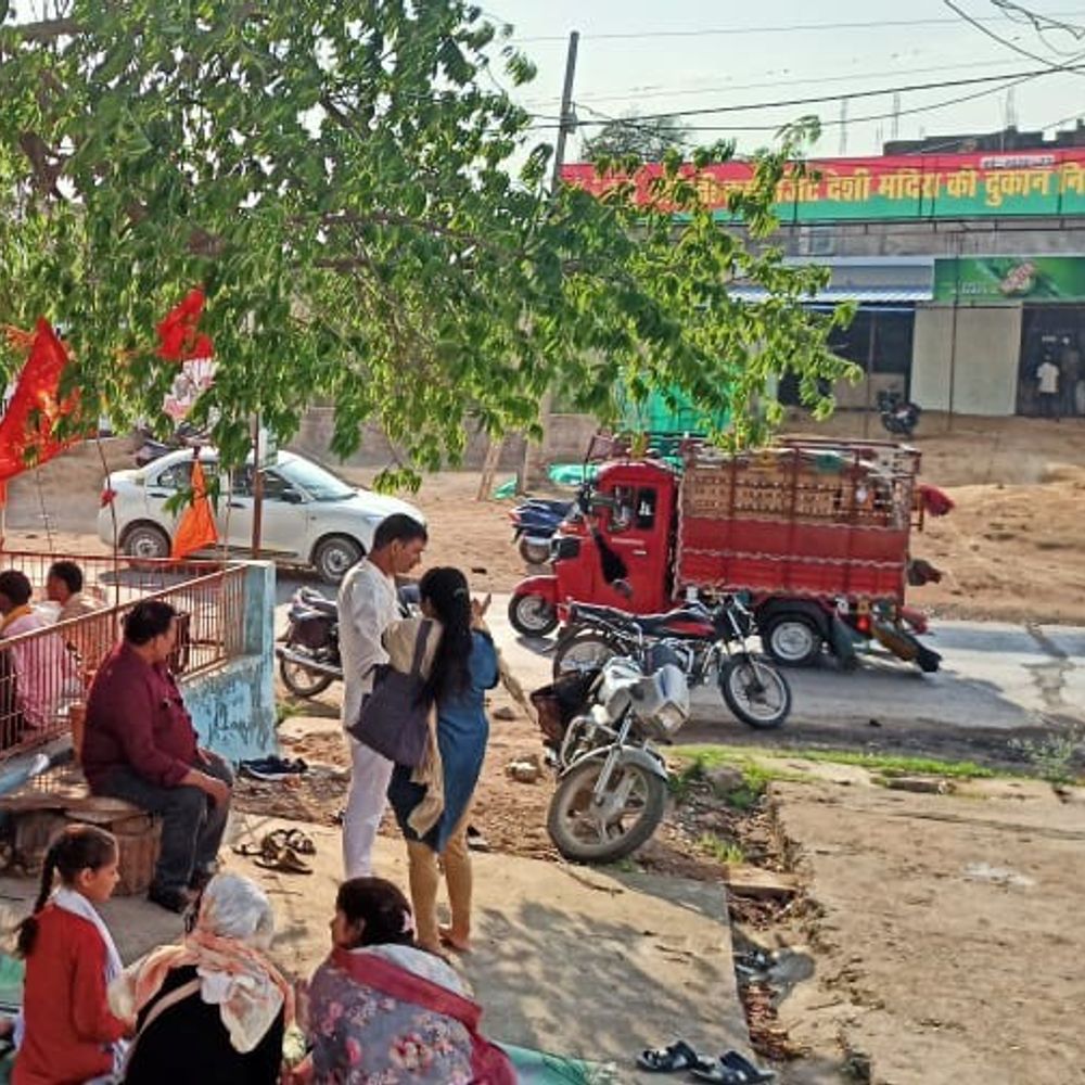 निवाड़ी में मंदिर के सामने शराब दुकान का विरोध:  जनसुनवाई में आवेदन देने के बाद रहवासियों ने सुंदरकांड पाठ किया – Niwari News