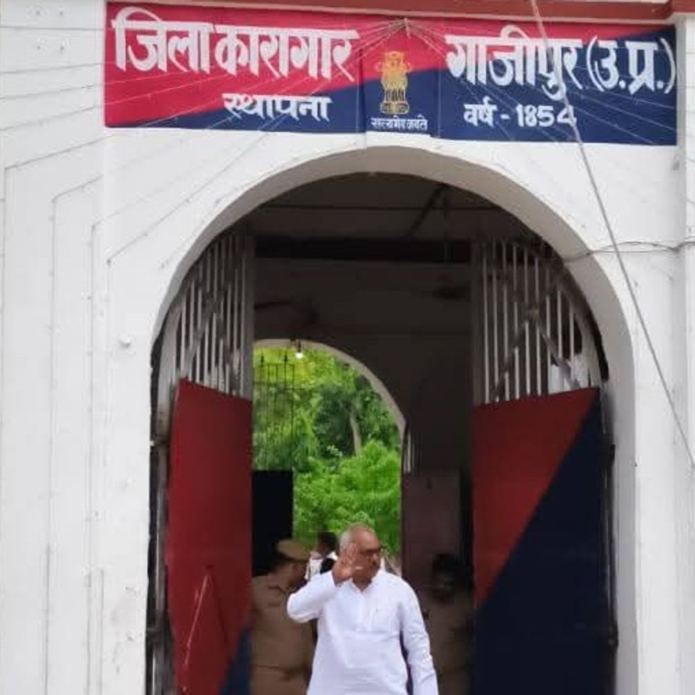 गाजीपुर कटारिया कांड में 16 सपा नेता गिरफ्तार:नेता प्रतिपक्ष लाल बिहारी यादव ने जेल में की मुलाकात