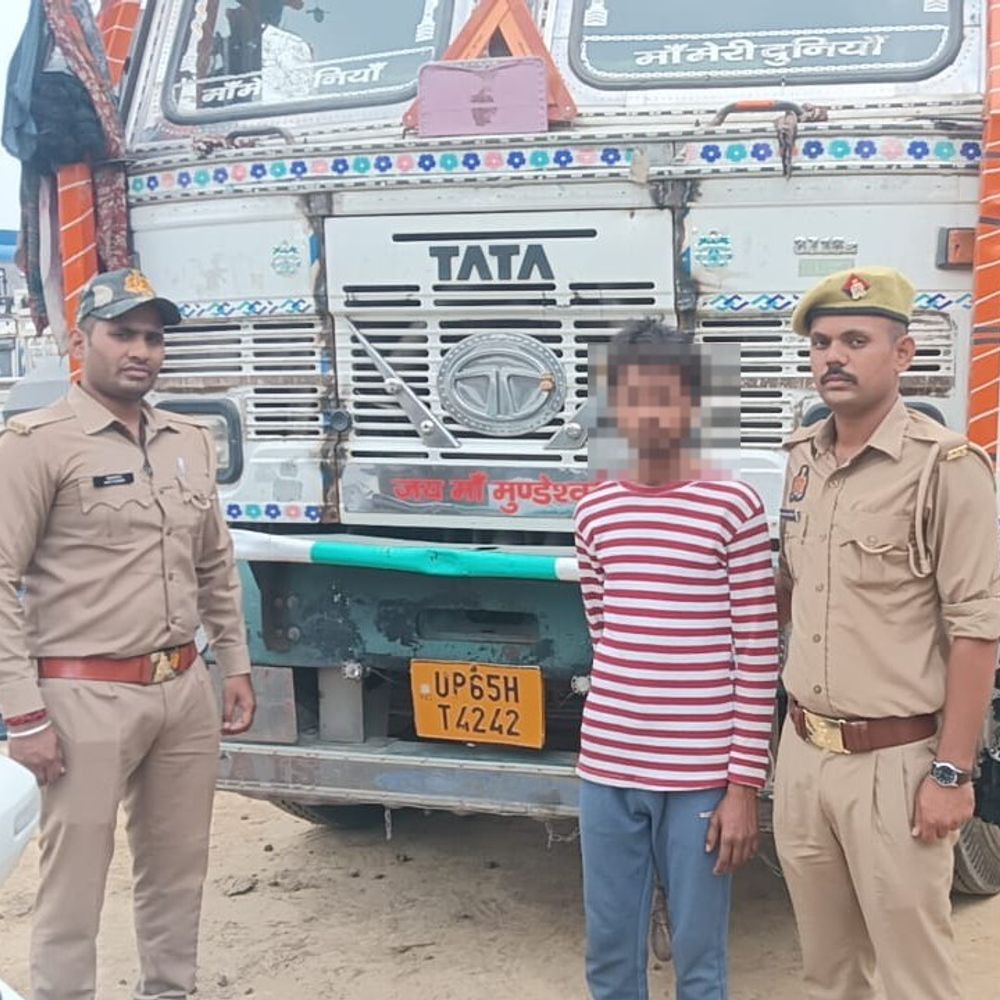 चंदौली में 8 लाख की अवैध शराब जब्त:145 पेटी बरामद, एक तस्कर गिरफ्तार; दूसरा फरार