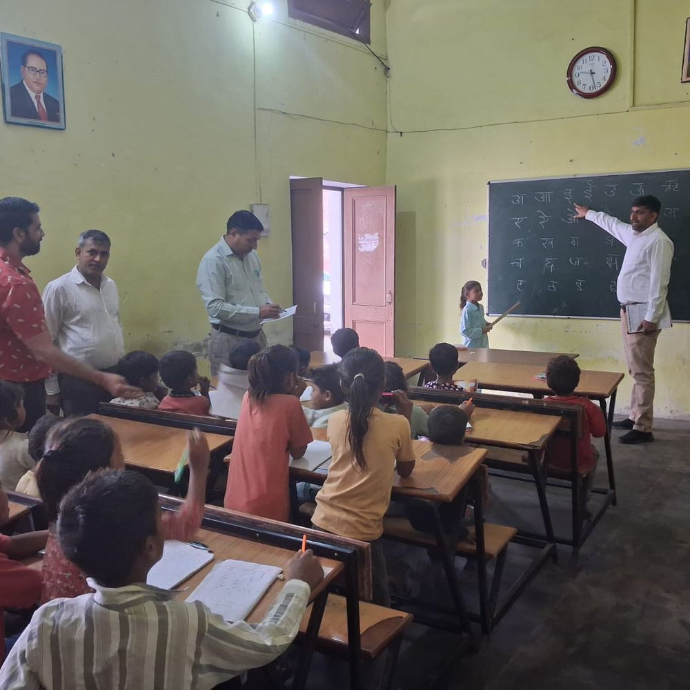 राजौंद के गरीब बच्चों को दी जा रही फ्री शिक्षा:  अपनी गाड़ी से लाता है स्कूल स्टाफ, 23 बच्चों का कराया दाखिला – rajaund News