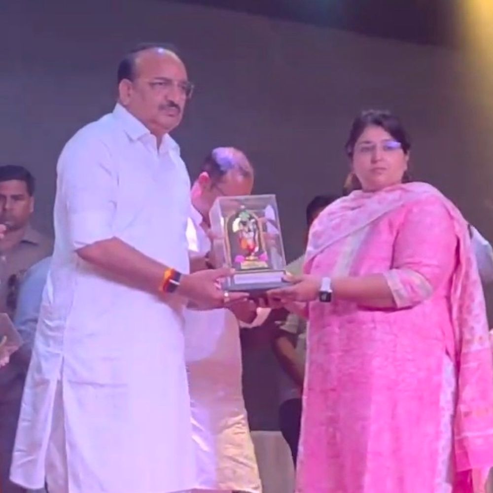 शिक्षामित्र का मानदेय बढ़ाने के बाद जिले में हुआ कार्यक्रम:शिक्षामित्रों का मानदेय बढ़ा, पोस्टपेड मीटर सुविधा बहाल