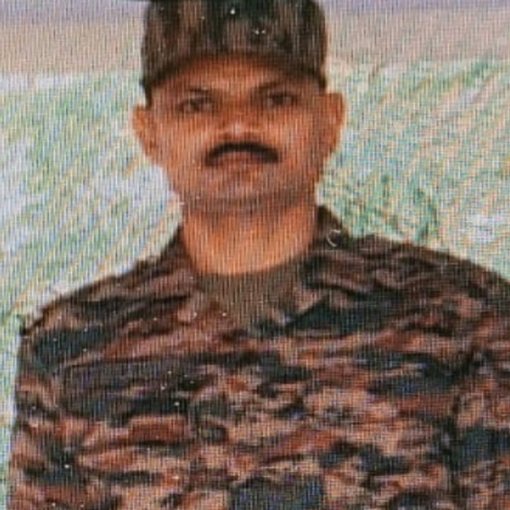 शाहजहांपुर में रिटायर्ड फौजी की छत से गिरकर मौत:पुलिस का बंदरों के हमले से इन्कार, नया मकान बनाकर रहने गए थे
