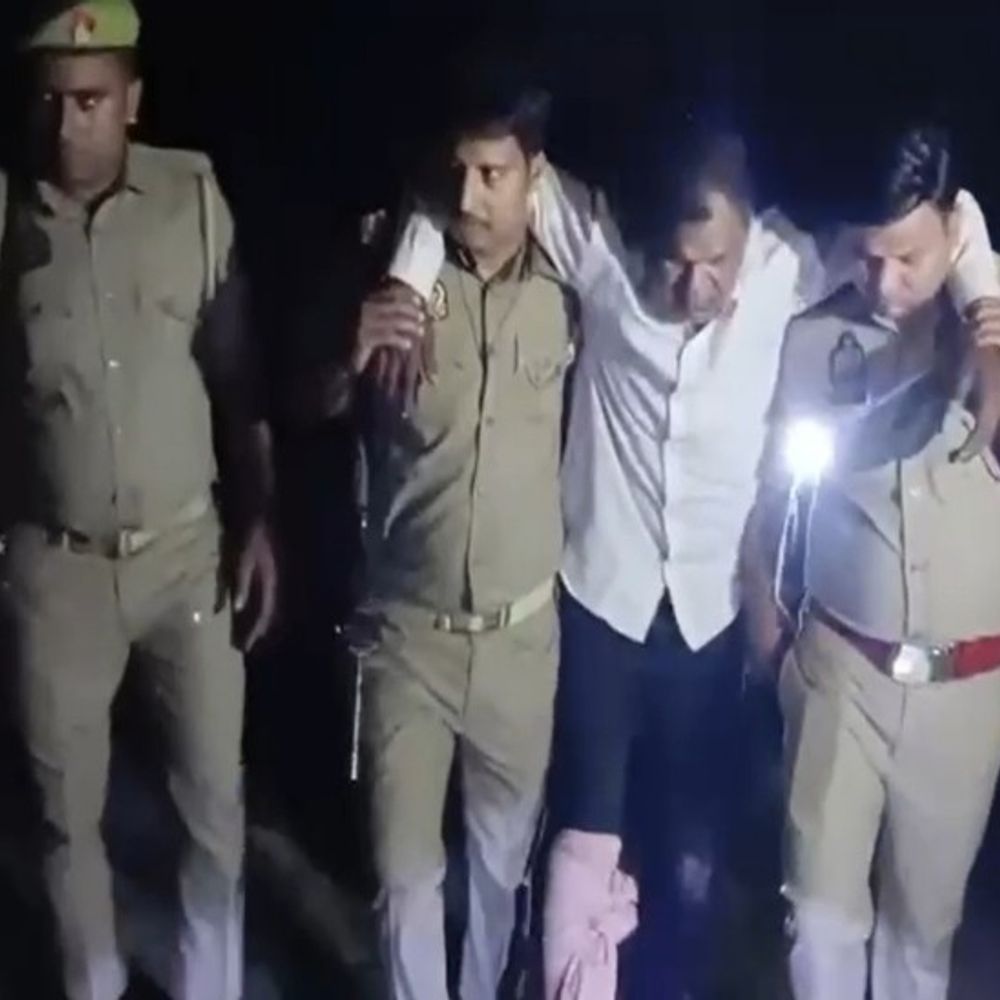 शाहजहांपुर में लूट का आरोपी मुठभेड़ में गिरफ्तार:हरदोई निवासी बदमाश के पैर में लगी गोली, चोरी की बाइक और तमंचा बरामद