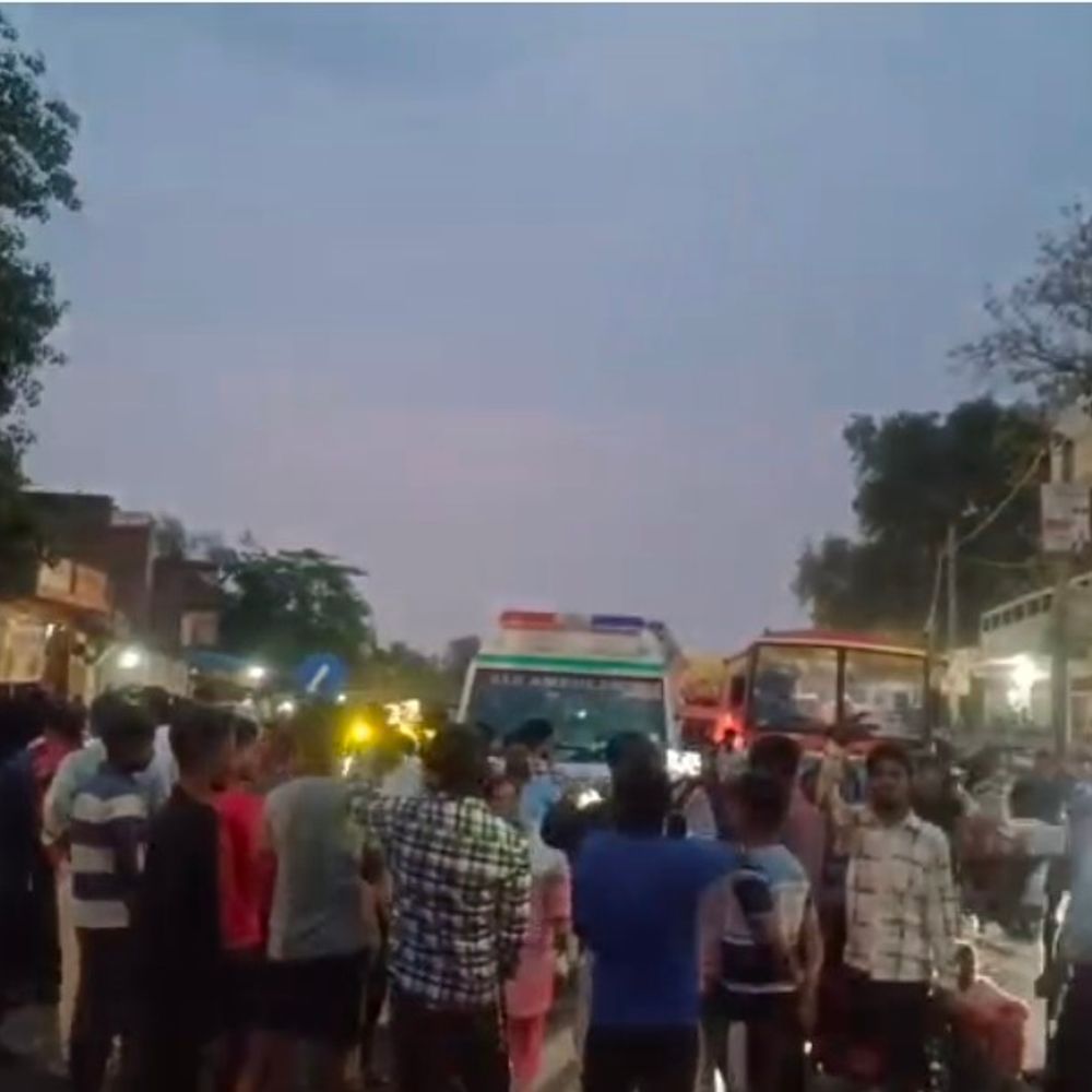 कौशांबी में पूर्व प्रधान मनोज कुमार की हत्या:आक्रोशित ग्रामीणों ने कानपुर-प्रयागराज हाईवे जाम कर पुलिस के खिलाफ नारेबाजी की