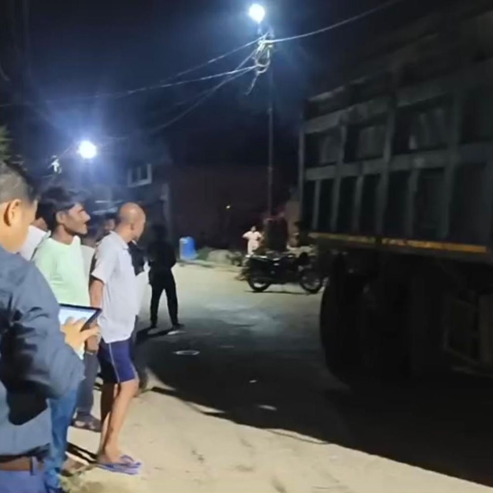 हमीरपुर में अवैध खनन पर 8 ट्रक पकड़े गए:6 पर जुर्माना, 2 पुलिस को सौंपे; ट्रांसपोर्टरों में मचा हड़कंप