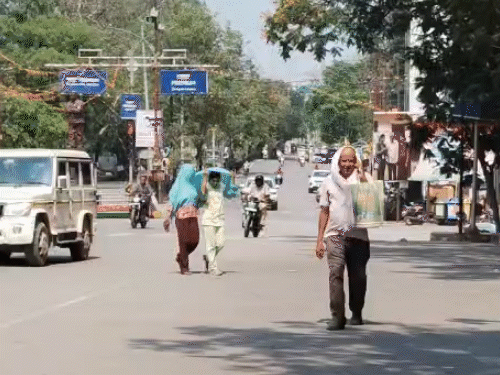 छत्तीसगढ़ में 3 दिन अंधड़-बारिश का अलर्ट:  60 किमी रफ्तार से चलेंगी हवाएं, मौसम विभाग की सलाह- पेड़ों और बिजली खंभों से दूर रहें – Chhattisgarh News
